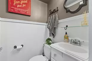 890 Warwick Ln, Glendale, MO 63122 - Photo 39