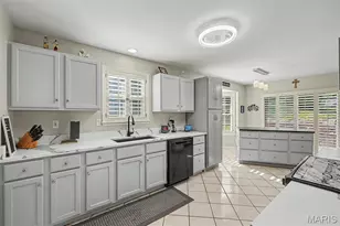 2417 S Lakeridge Ct, Lake Saint Louis, MO 63367 - Photo 11