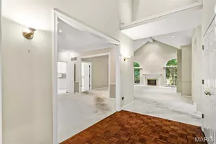 13052 Pembrooke Valley Ct, Town and Country, MO 63141 - Photo 11