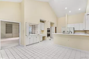 13052 Pembrooke Valley Ct, Town and Country, MO 63141 - Photo 29