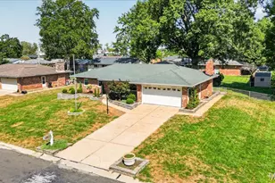 5827 Pebble Oak Dr, Saint Louis, MO 63128 - Photo 3