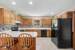 151 Plantation Dr, Troy, MO 63379 - Photo 3