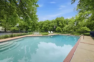 201 W Manor Dr Dr, Chesterfield, MO 63017 - Photo 5