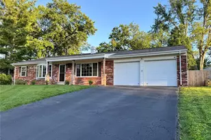 106 Bellechasse Dr, Chesterfield, MO 63017 - Photo 3
