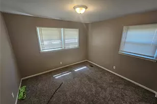 1037 Forestwood Dr, Saint Louis, MO 63135 - Photo 5