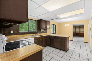 12787 Parkway Estates Dr, Saint Louis, MO 63146 - Photo 5