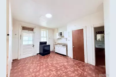 4176 Newport Court, Saint Louis, MO 63116 - Photo 5