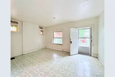 4176 Newport Court, Saint Louis, MO 63116 - Photo 3