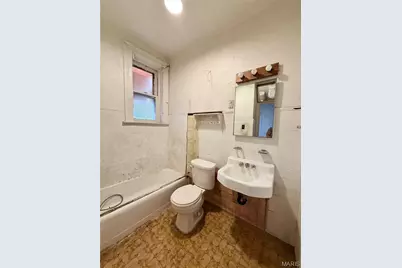 4176 Newport Court, Saint Louis, MO 63116 - Photo 7