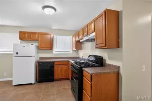 10226 Green Valley Dr, Saint Louis, MO 63136 - Photo 9