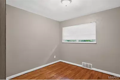 8808 Cherrywood Lane, Jennings, MO 63136 - Photo 11