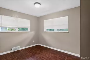 8808 Cherrywood Ln, Jennings, MO 63136 - Photo 9