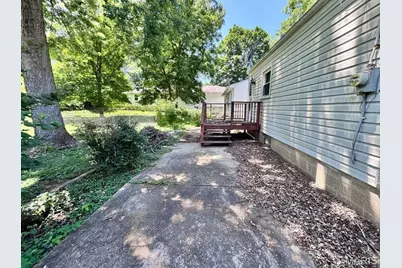 9544 Miriam Avenue, Overland, MO 63114 - Photo 13