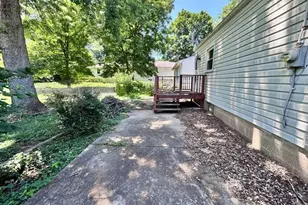 9544 Miriam Ave, Overland, MO 63114 - Photo 13