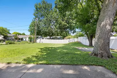 2430 W Adams Street, Saint Charles, MO 63301 - Photo 21