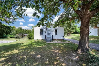 10525 Hobday Avenue, Saint Ann, MO 63074 - Photo 1