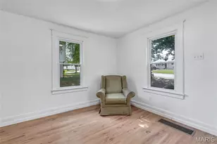 10525 Hobday Ave, Saint Ann, MO 63074 - Photo 9
