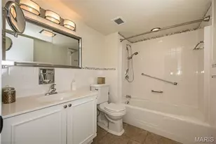 900 S Hanley Rd, Saint Louis, MO 63105 - Photo 21