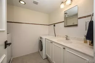 900 S Hanley Rd, Saint Louis, MO 63105 - Photo 15