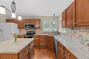 825 Crosswood Ct, Saint Louis, MO 63129 - Photo 33