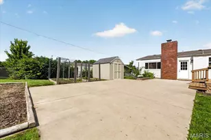 1111 Sandstone Dr, Saint Louis, MO 63146 - Photo 37