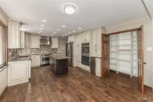 5848 Crystal Park Cir, Saint Louis, MO 63128 - Photo 9