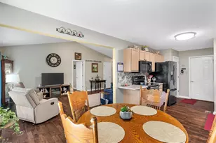 10237 Carlton Pl Ct, Saint Louis, MO 63123 - Photo 3