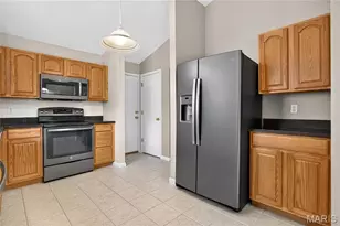 4181 Stonecroft Dr, Saint Charles, MO 63304 - Photo 13