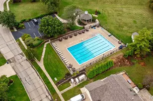 195 Muirfield Forest Ct, Saint Charles, MO 63304 - Photo 3