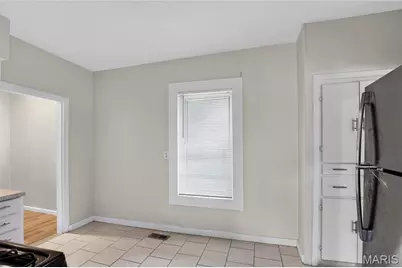 7041 Glades Avenue, Saint Louis, MO 63117 - Photo 13