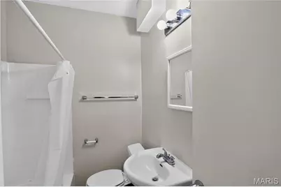 7041 Glades Avenue, Saint Louis, MO 63117 - Photo 27