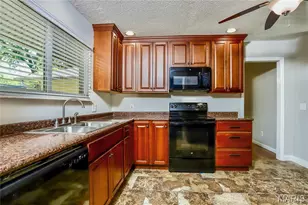 104 Lake Point Dr, Saint Peters, MO 63376 - Photo 5