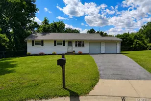 111 Churchill Ct, Maryland Heights, MO 63043 - Photo 1
