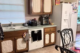 4458 Rhine Dr, Florissant, MO 63033 - Photo 9