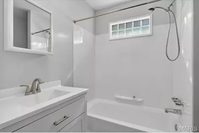 5827 W Park Avenue, Saint Louis, MO 63110 - Photo 7