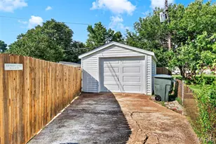 4317 Sunshine Dr, Saint Louis, MO 63116 - Photo 13