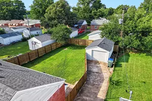 4317 Sunshine Dr, Saint Louis, MO 63116 - Photo 3