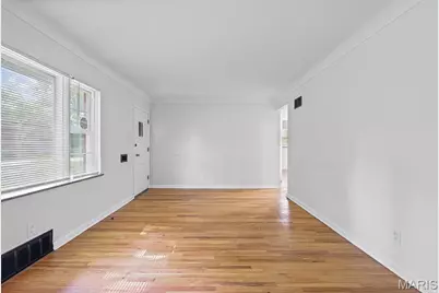 10325 Lookaway Drive, Saint Louis, MO 63137 - Photo 7
