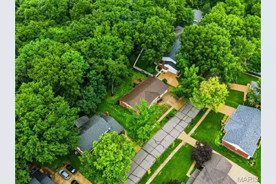 537 Huntercreek Ridge Court, Des Peres, MO 63131 - Photo 7