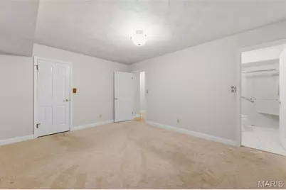 537 Huntercreek Ridge Court, Des Peres, MO 63131 - Photo 17