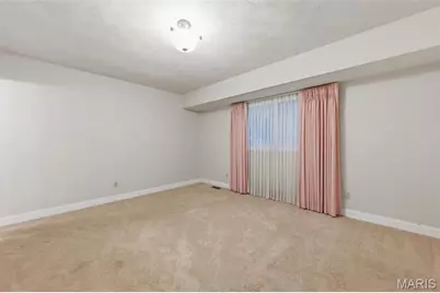 537 Huntercreek Ridge Court, Des Peres, MO 63131 - Photo 17