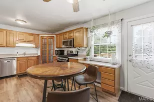 127 E Marseille Dr, Saint Louis, MO 63129 - Photo 7