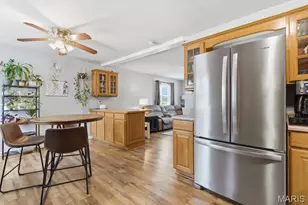 127 E Marseille Dr, Saint Louis, MO 63129 - Photo 5