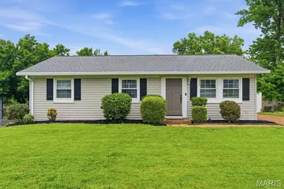 127 E Marseille Drive, Saint Louis, MO 63129 - Photo 1