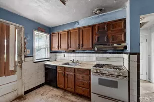 7407 Balfour Dr, Hanley Hills, MO 63133 - Photo 9