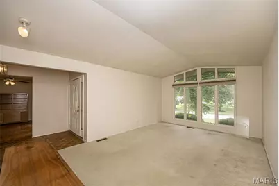 425 Kenilworth Lane, Ballwin, MO 63011 - Photo 5