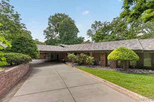 4 Arrowhead Estates Ln, Chesterfield, MO 63017 - Photo 3
