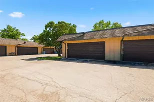 2646 Hampton Rd, Saint Charles, MO 63303 - Photo 9