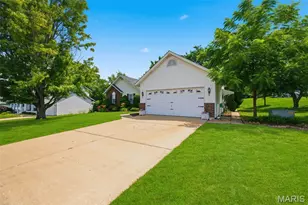 2082 Hackmann Estates Dr, Saint Charles, MO 63303 - Photo 3