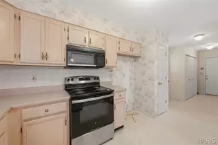 2082 Hackmann Estates Dr, Saint Charles, MO 63303 - Photo 11